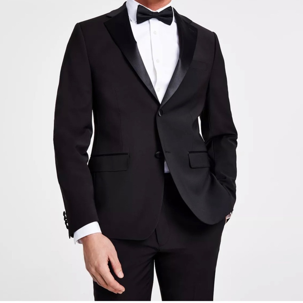 CALVIN KLEIN
Men's Skinny-Fit Wool Tuxedo. Jacket 40R. Pants 33-30. Worn once